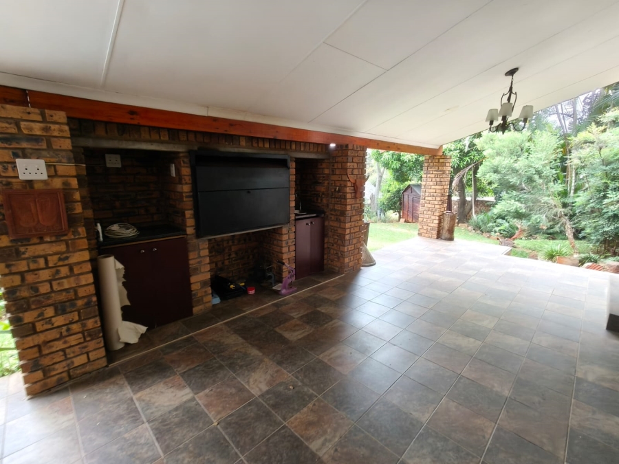 5 Bedroom Property for Sale in Safari Gardens North West